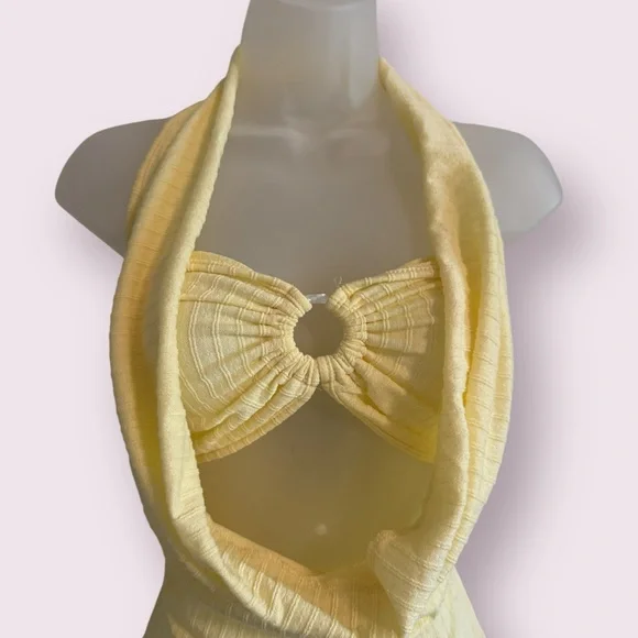 NWT SHEIN Ribbed Halter Bodysuit with Cutout & Ring Detail - Size S - Picture 3 of 6